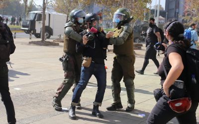 Más de 400 agresiones a periodistas y comunicadores se registran en Chile desde 2019