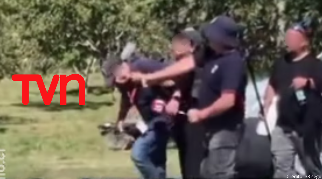 Chile | Corresponsal de Televisión Nacional sufrió agresiones físicas tras un punto de prensa oficial en Puerto Varas por parte de bomberos